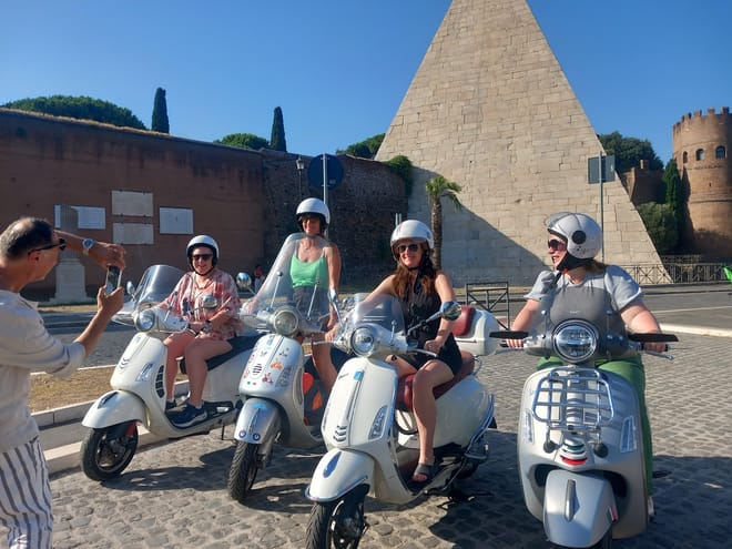 Dolce Vita Vespa Tour in Rome photo 2