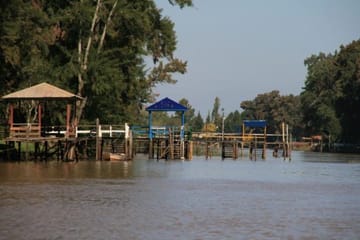 Tigre Delta Boat Tour with Lunch from Buenos Aires