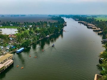 Alleppey Backwater Cruise with Lunch from Kochi