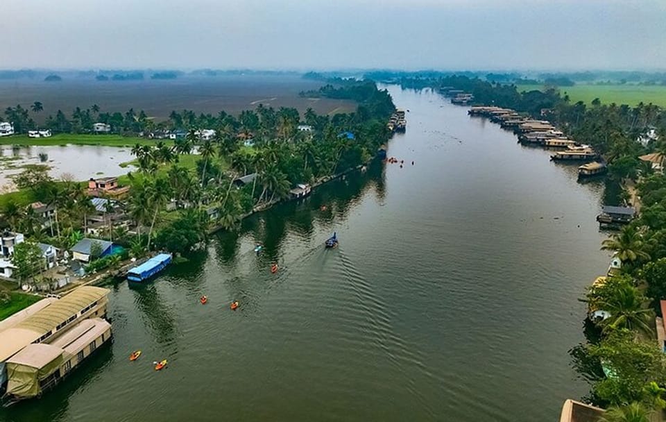 Backwater Bliss: Alleppey Day Cruise with Lunch