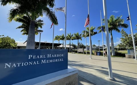 Pearl Harbor and Battleship Missouri Day Tour in Honolulu