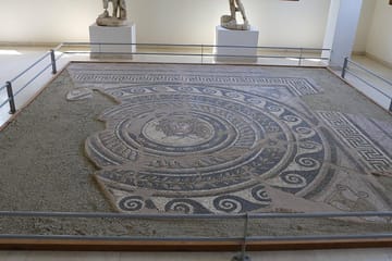 4 Days Private Tour: Delphi – Meteora – Vergina & Dion