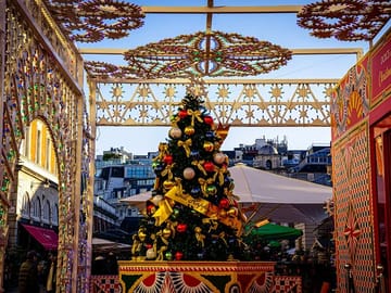 Explore London's Christmas Lights and Festive Sights Tour