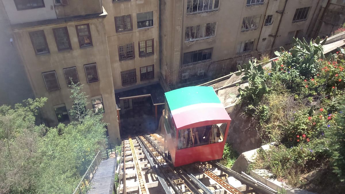 Private transfer from Santiago airport to the Valparaiso pier