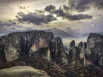 Day Tour from Athens to Meteora and Vergina with Dinner