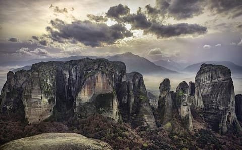 Day Tour from Athens to Meteora and Vergina with Dinner