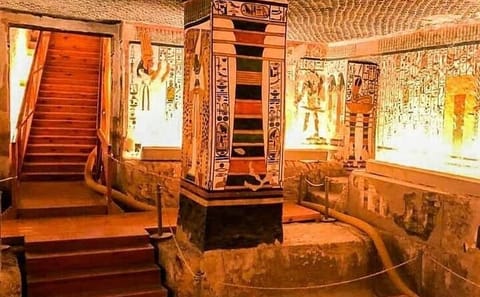 Private Valley of the Queens Tour in Luxor's West Bank