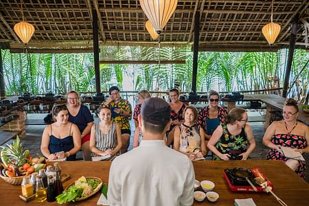 Culinary Adventure: Market to Kitchen Experience in Hoi An