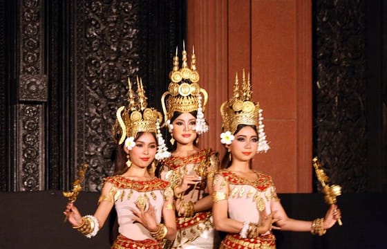 Apsara Dance Show with Dinner by Tuk-Tuk Roundtrip Transfer