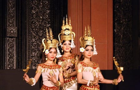 Apsara Dance Show and Dinner with Tuk-Tuk Transfer in Siem Reap