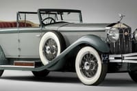 6 hours Paris Private Vintage Car Tour with Louvre Museum and hotel Pick up 2