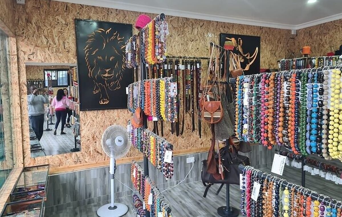 Karen Blixen Museum and Kobe Beads Center Day Tour in Nairobi