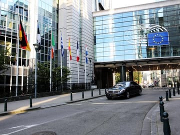 Private Luxury Car Transfer from Brussels to Paris