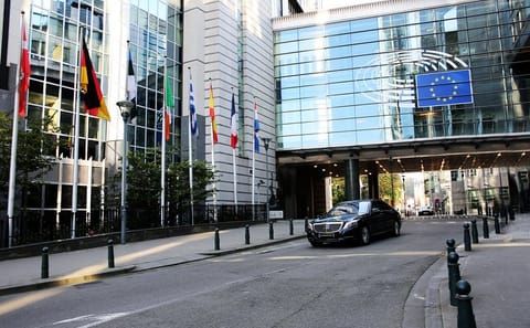 Private Luxury Car Transfer from Brussels to Paris