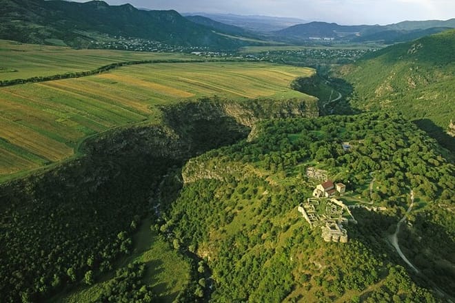 Full-Day Private Tour of Bolnisi Sioni Church and Dmanisi 2