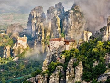 Day Tour from Athens to Meteora and Vergina with Dinner