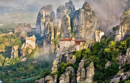 Day Tour from Athens to Meteora and Vergina with Dinner