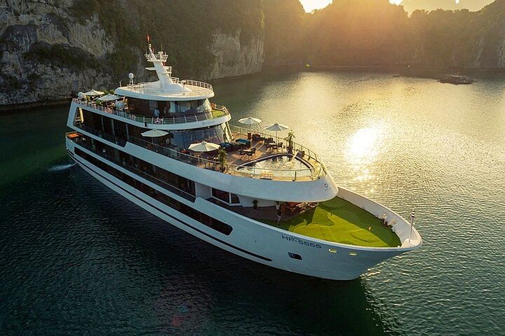 Luxury Halong Bay Cruise Experience on Stellar of the Seas