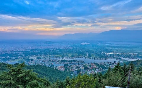 Srinagar Three-Day Cultural Tour with Transfers and Hotel Stay