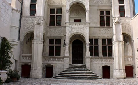 Private Walking Tour of Old Town Tours, France