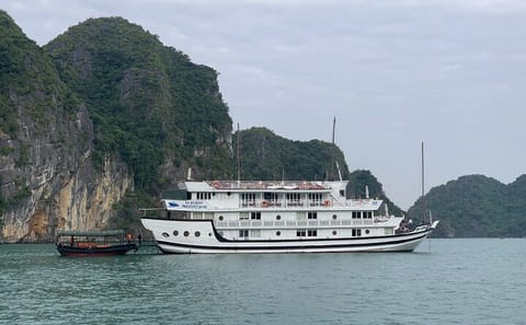 Le Journey Premium Cruise Halong Overnight Boutique 4 Star Cruise