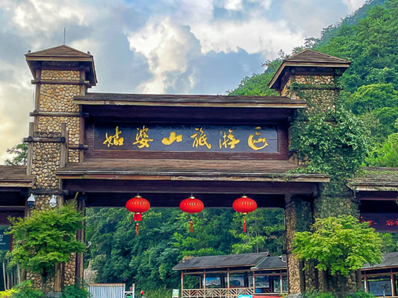 Hezhou Karst & Heritage: Gupo Mountain, Huangyao Ancient Town & Zhongshan Hundred-Mile Painting Gallery (2 Days)