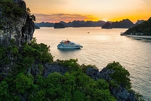 Halong Bay and Cave Day Cruise from Hanoi by PRIVATE LIMOUSINE