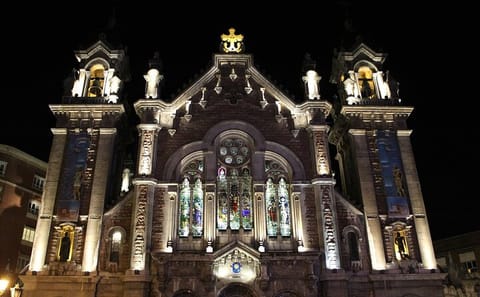 Cultural Walking Tour of Oviedo's Medieval Heritage and Cider Traditions