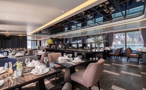 Luxury Yacht Tour and Kayaking in Halong Bay, Vietnam