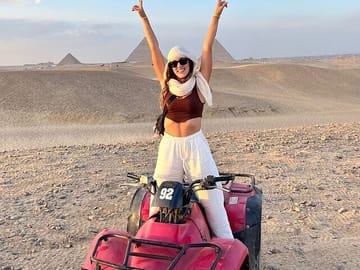 Guided Tour of Giza Pyramids and Sphinx with Female Guide