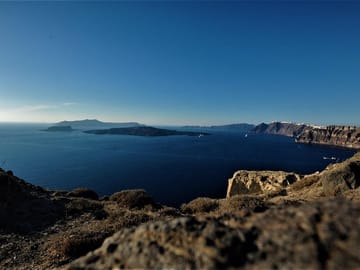 Private 5-Hour Oia Tour with Local Farm Meal in Santorini
