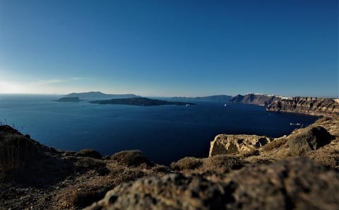 Private 5-Hour Oia Tour with Local Farm Meal in Santorini