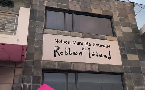 Robben Island and Kirstenbosch Gardens Day Tour in Cape Town