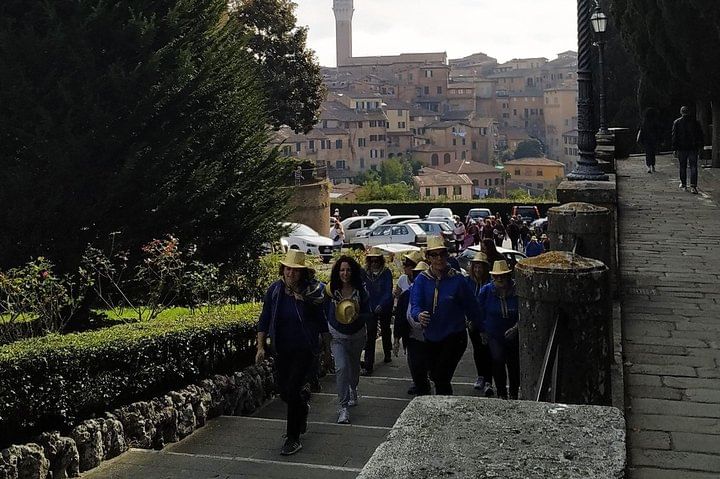 One of our guides leading a group of tourists in the city centre in Siena
