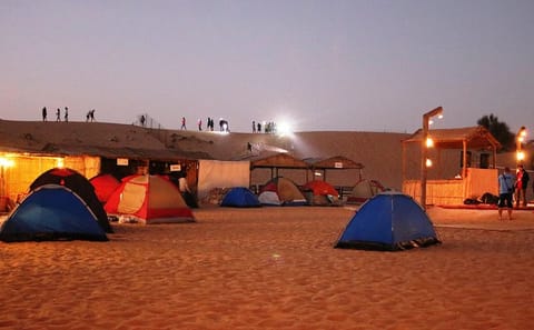 Overnight Desert Safari in Dubai with BBQ Dinner and Breakfast