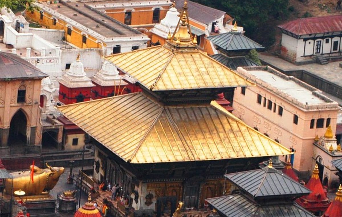Discover Pashupatinath Temple, Boudanath Stupa and Patan Durbar Square