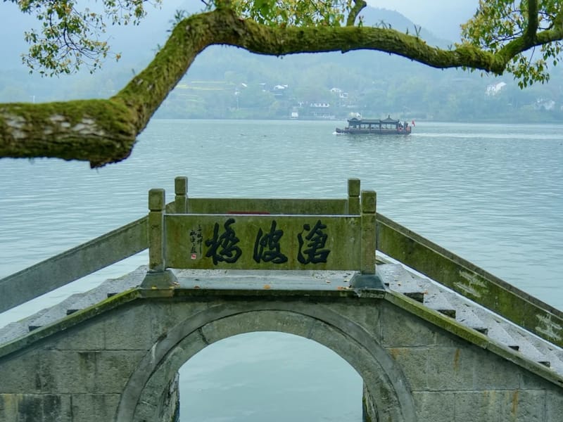 Hangzhou: Fuchun River Paddle & Fruit Pick Private Day Trip