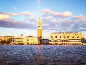 Transfer to the center of Venice