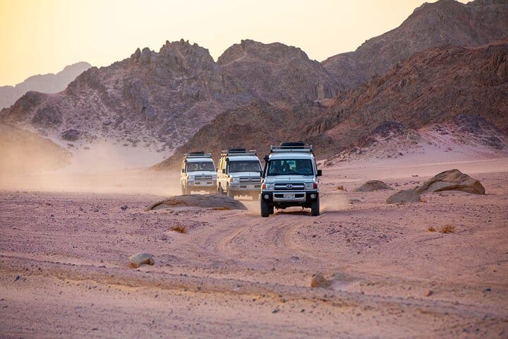 Hurghada Jeep Super Safari to Bedouin Village with Dinner & Show