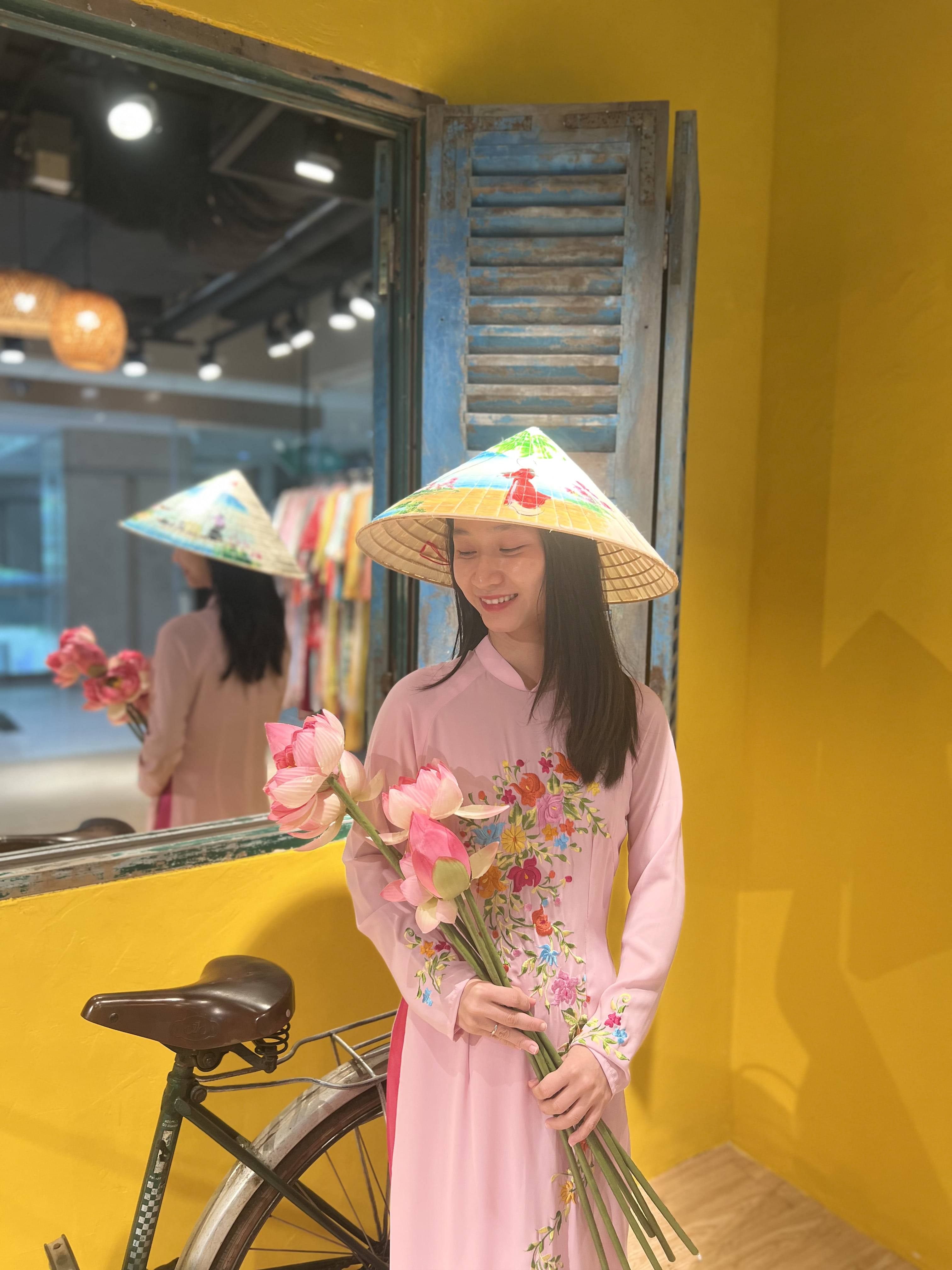 Our staff will also be happy to assist you with taking photos in the lounge