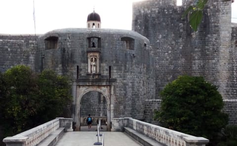 Game of Thrones Walking Tour at Pile Gate in Dubrovnik