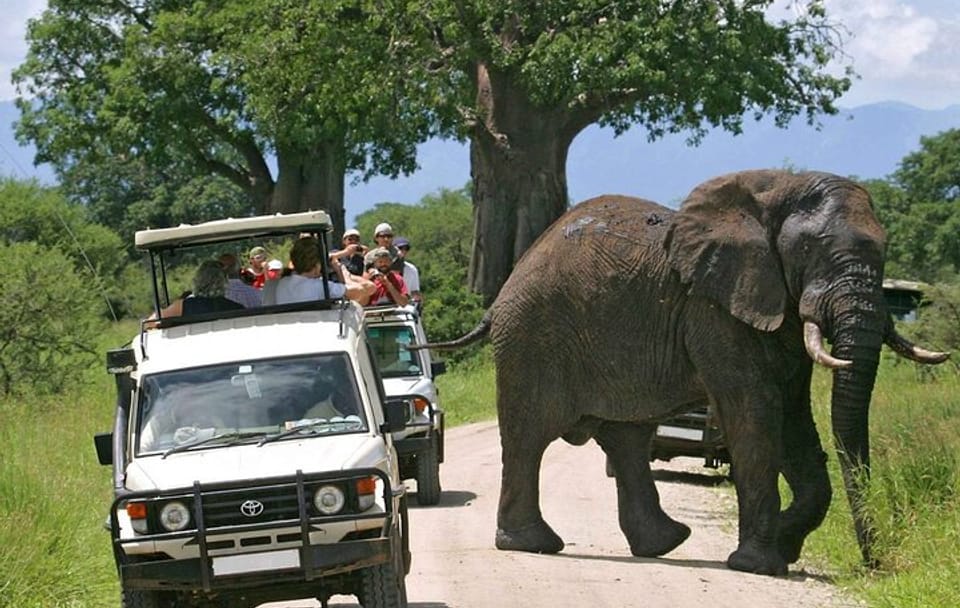 3 Days Tsavo East and West Safari Tour from Nairobi on 4×4 Jeep