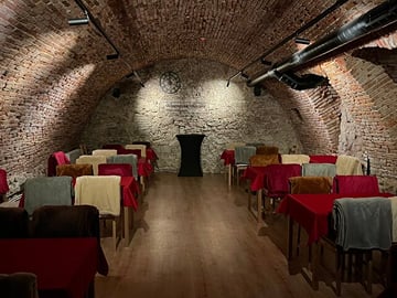 Private group Wine tasting in the dark with Sommelier (50 min)