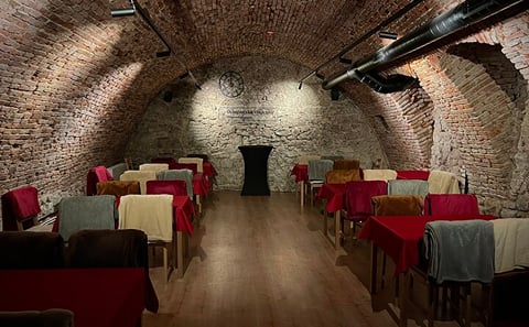 Private group Wine tasting in the dark with Sommelier (50 min)