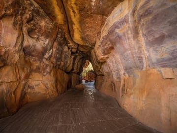 Bhimbetka Rock Shelters and Bhojpur Temple Tour from Bhopal