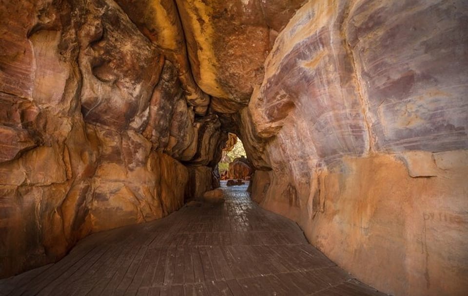 Bhimbetka Rock Shelters and Bhojpur Temple Tour from Bhopal