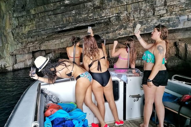 Private Speed Boat Tour to Blue & Green Cave 3