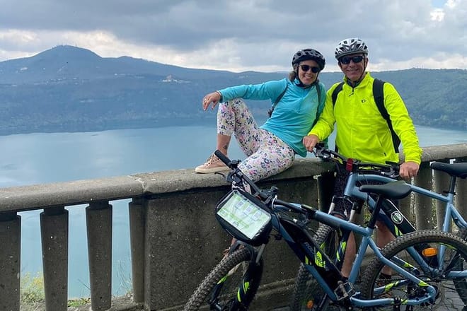 Rome: Castelli Romani Day Trip by Train and E-Bike