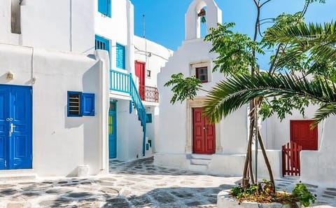 Private 7-Day Tour of Mykonos, Paros, and Santorini from Athens