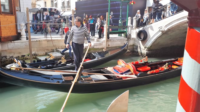 "Lakes and Lagoon". Como, lake Garda, Venice private tour